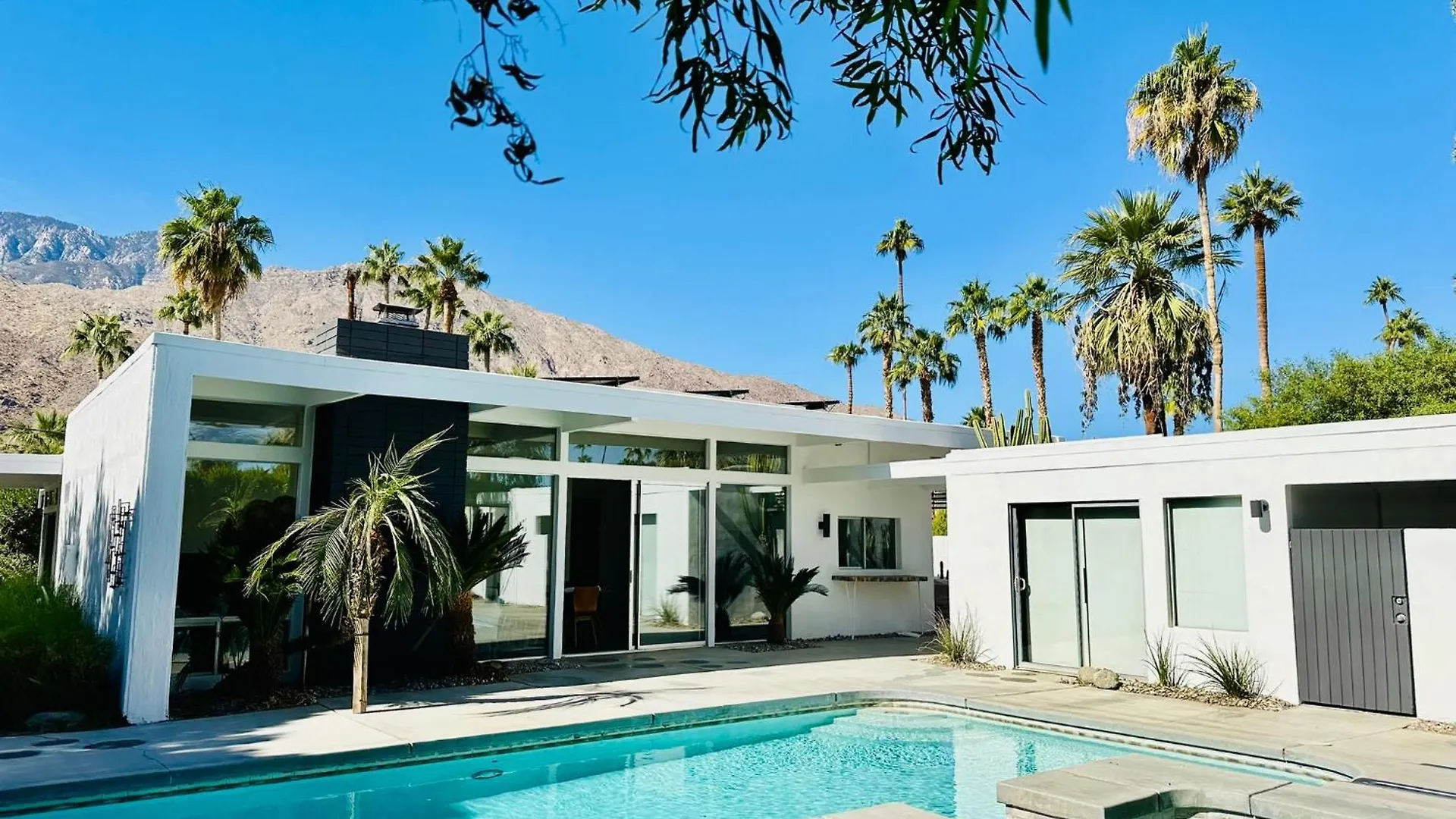 K0021 - Retro Rendezvous Villa Palm Springs Holiday home